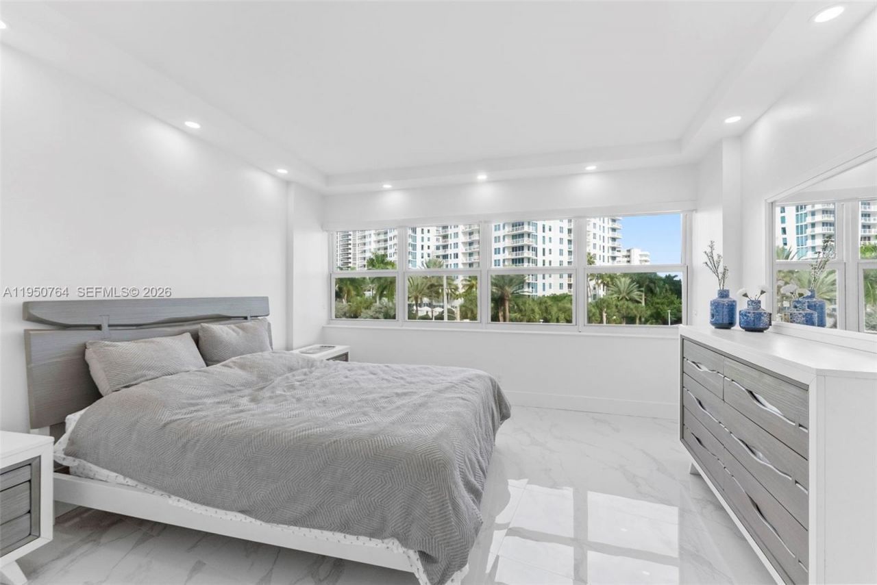 3250 NE 28th St, Unit 403, Fort Lauderdale, FL 33308 Photo