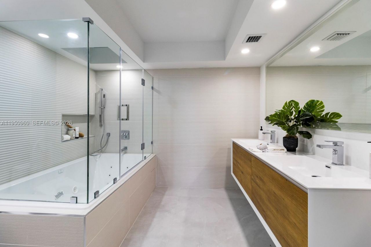 1000 NE Quayside Ter, Unit 1205, Miami, FL 33138 Photo