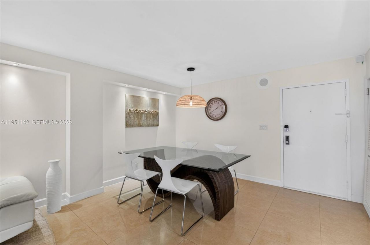 2401 Collins Ave, Unit 1110, Miami Beach, FL 33140 Photo