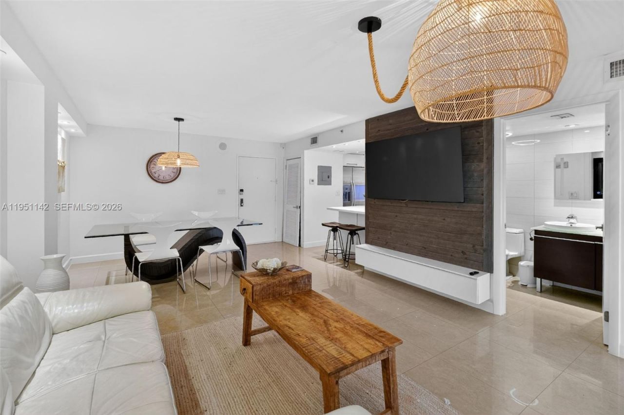 2401 Collins Ave, Unit 1110, Miami Beach, FL 33140 Photo