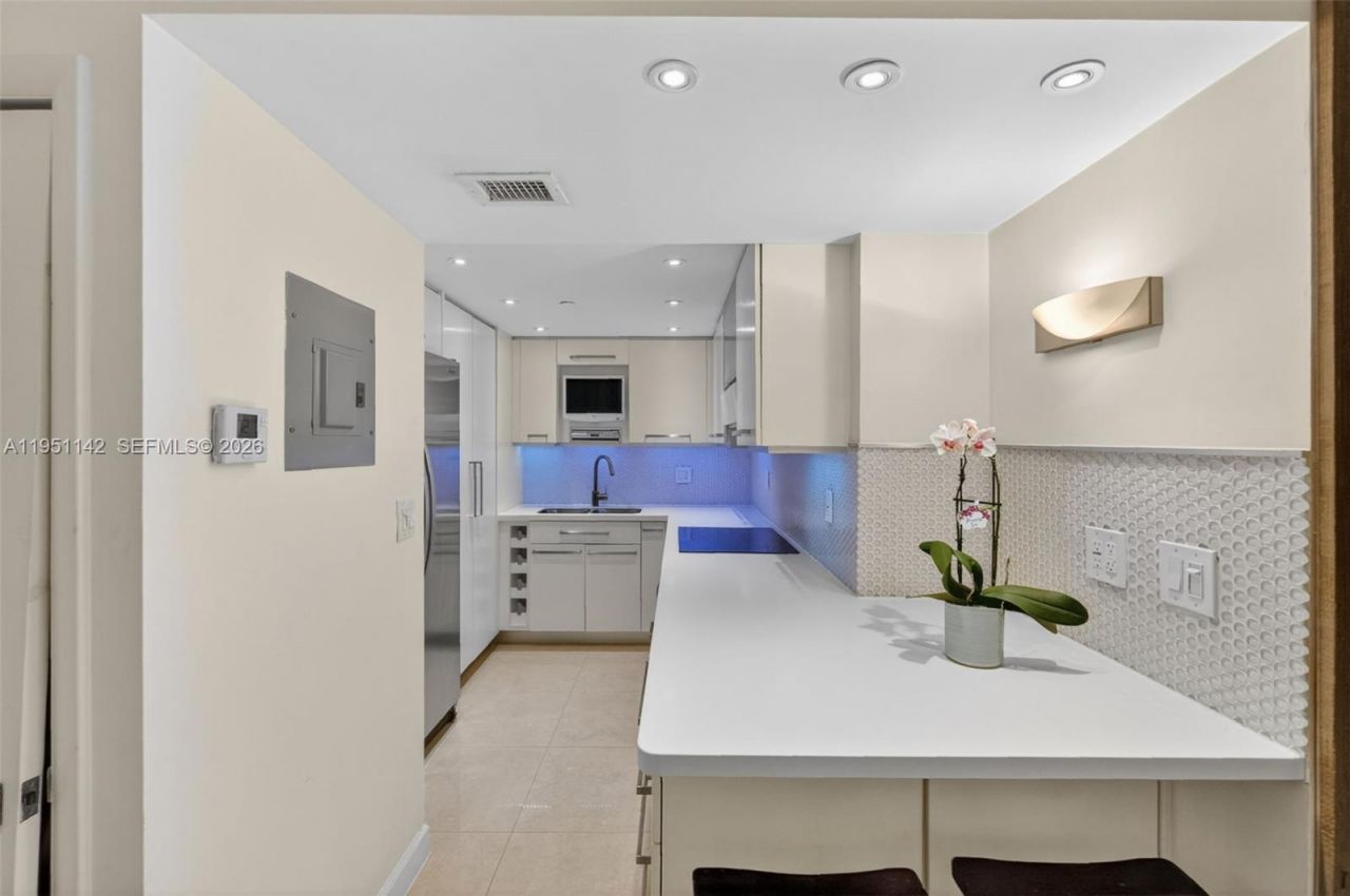 2401 Collins Ave, Unit 1110, Miami Beach, FL 33140 Photo