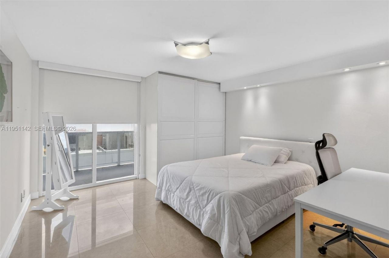 2401 Collins Ave, Unit 1110, Miami Beach, FL 33140 Photo