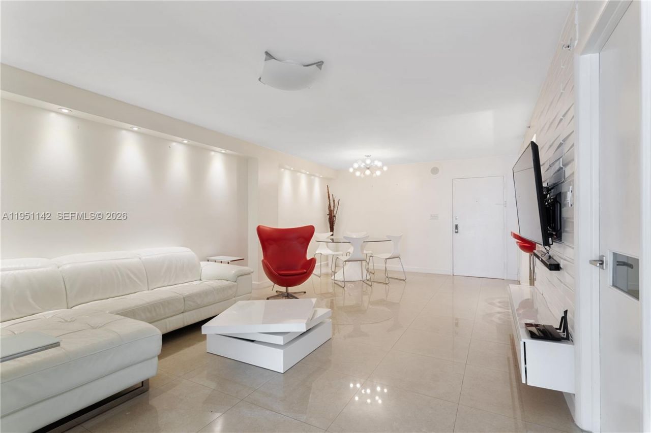 2401 Collins Ave , Unit 1110, Miami Beach, FL 33140 Photo