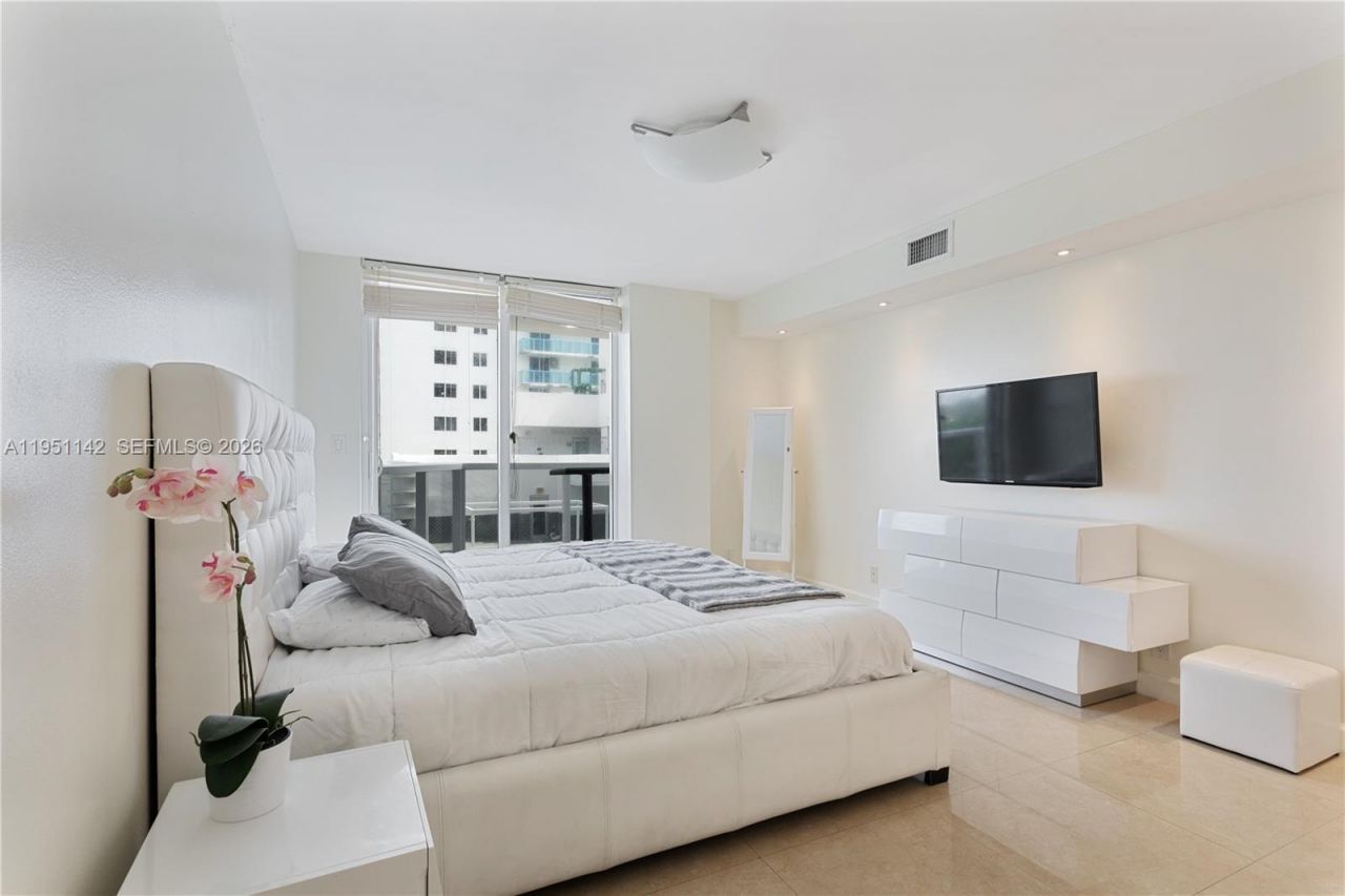 2401 Collins Ave, Unit 1110, Miami Beach, FL 33140 Photo