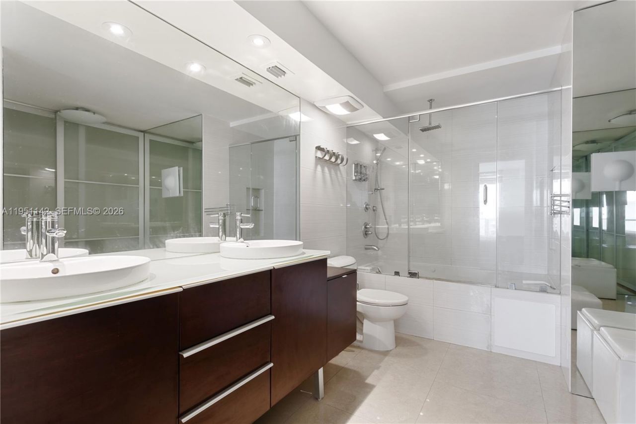 2401 Collins Ave, Unit 1110, Miami Beach, FL 33140 Photo