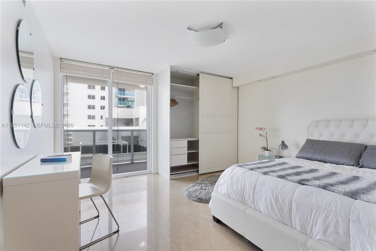 2401 Collins Ave, Unit 1110, Miami Beach, FL 33140 Photo