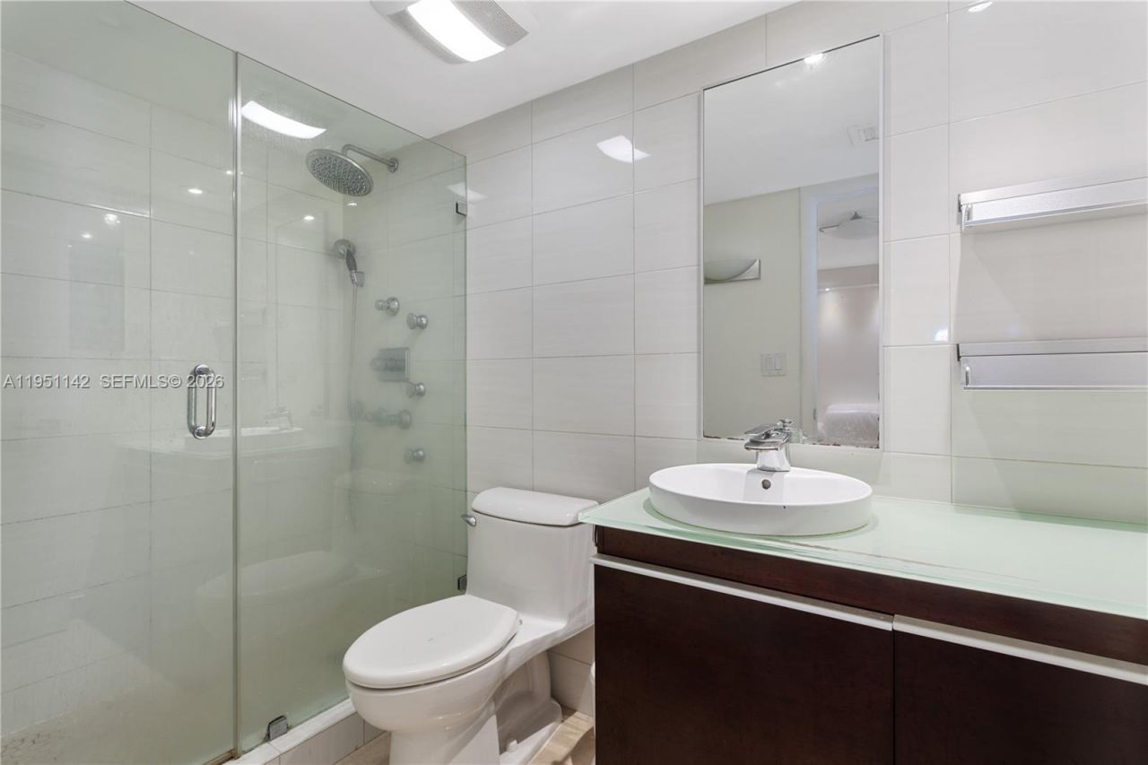 2401 Collins Ave, Unit 1110, Miami Beach, FL 33140 Photo