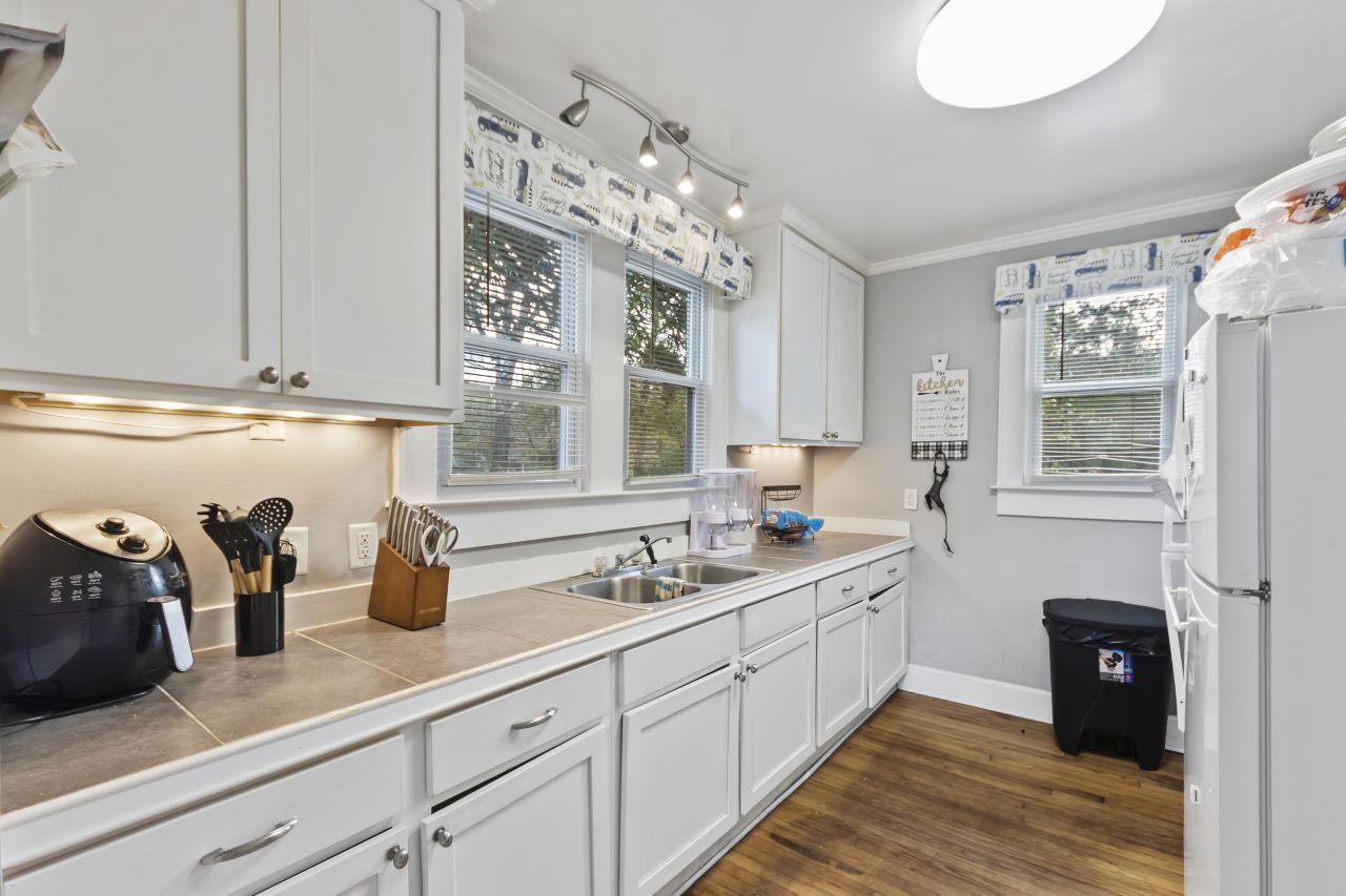 311 Warren Street Photo 11