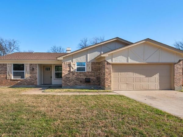 520 NW Charlyne Drive, Burleson, TX 76028