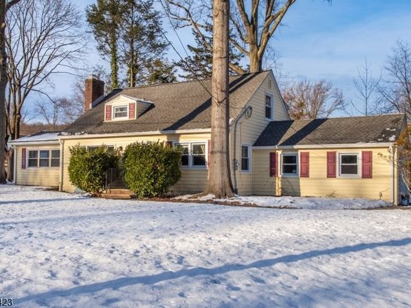 272 Old Tote Rd, Mountainside, NJ 07092