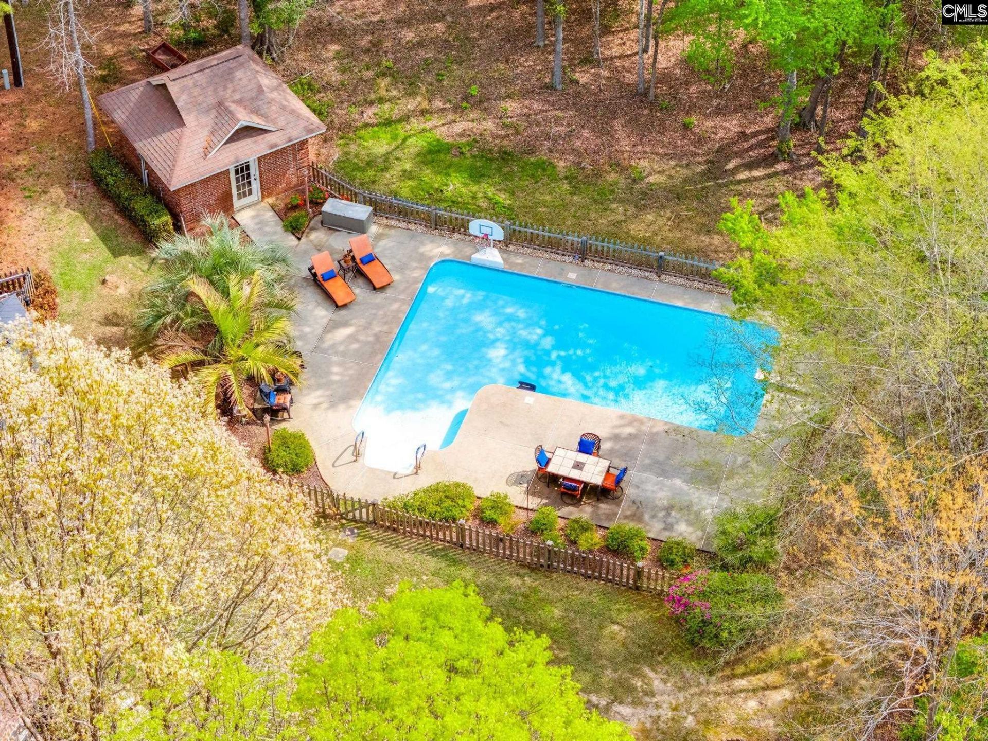 325 Derrick Lane Photo 10