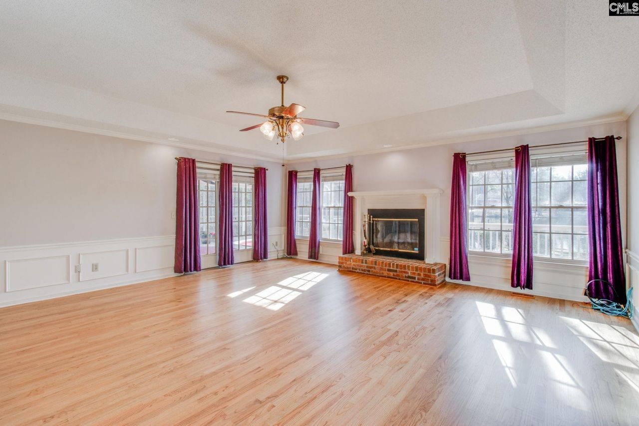 325 Derrick Lane  Photo 11