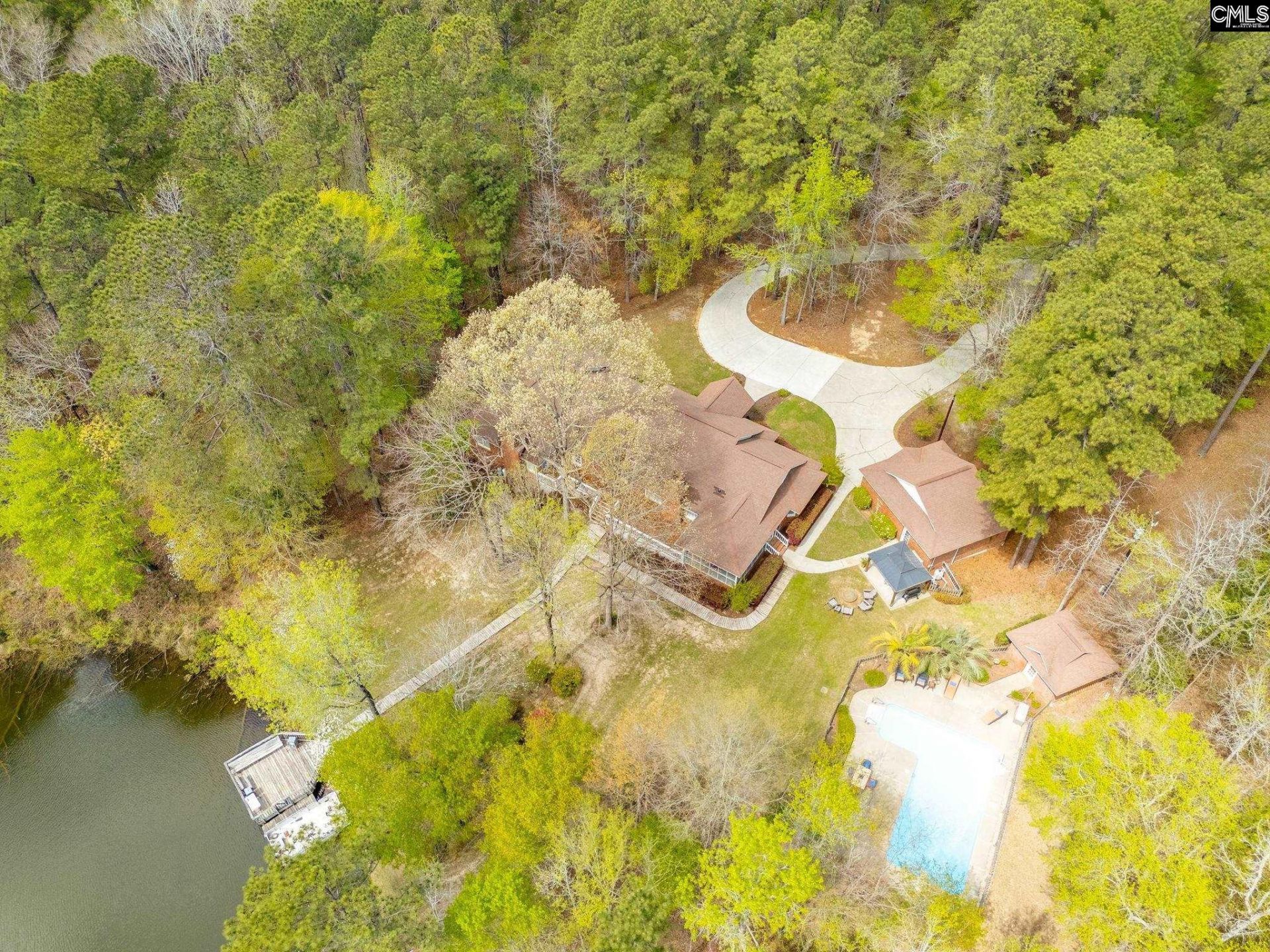 325 Derrick Lane Photo 12