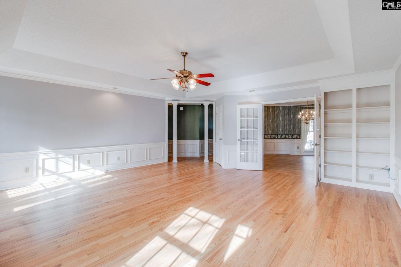 325 Derrick Lane  Photo 13