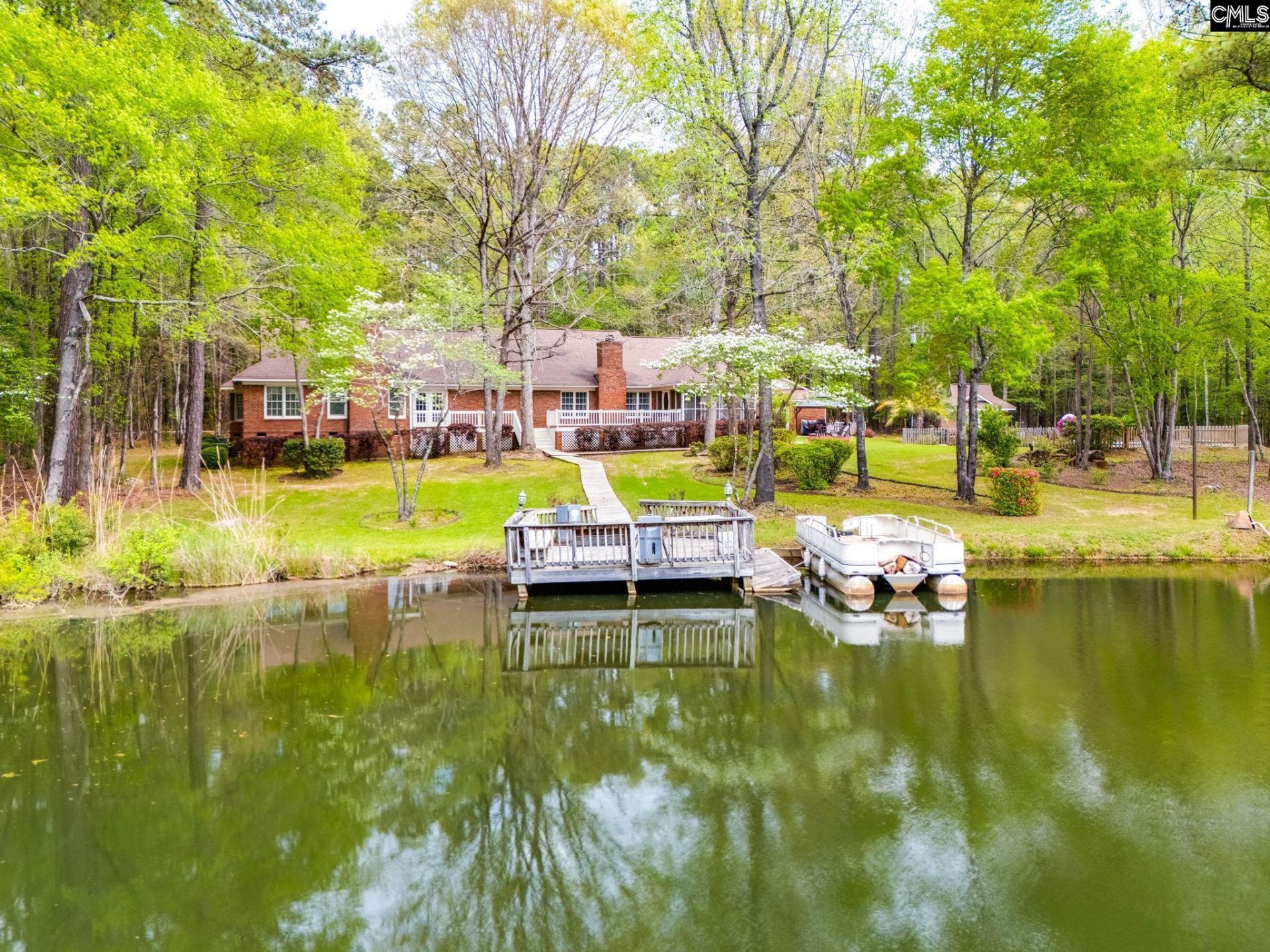 325 Derrick Lane Photo 13