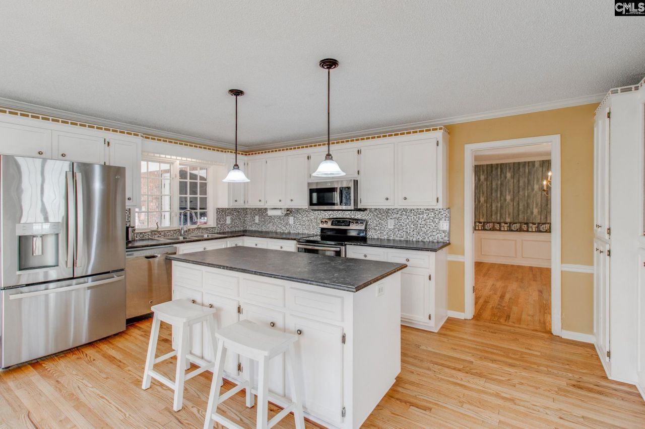 325 Derrick Lane  Photo 15