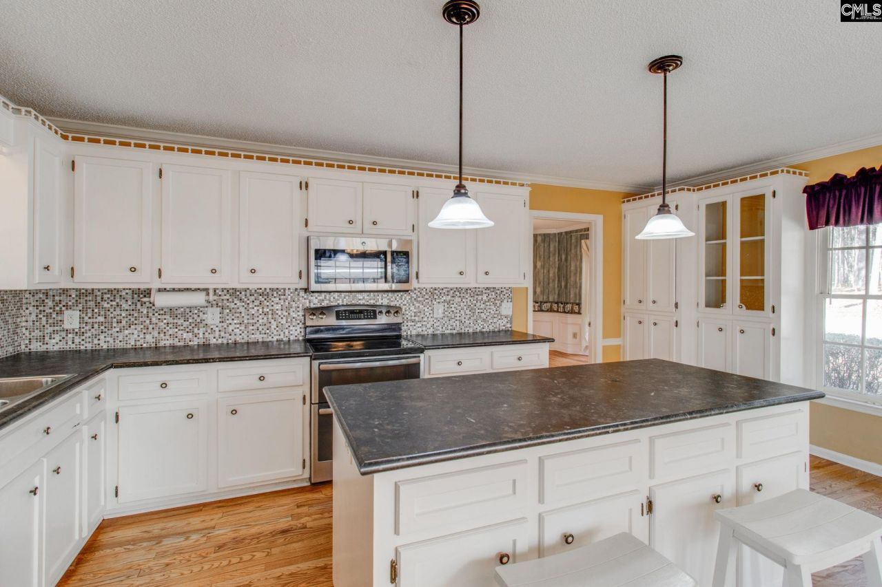 325 Derrick Lane  Photo 16