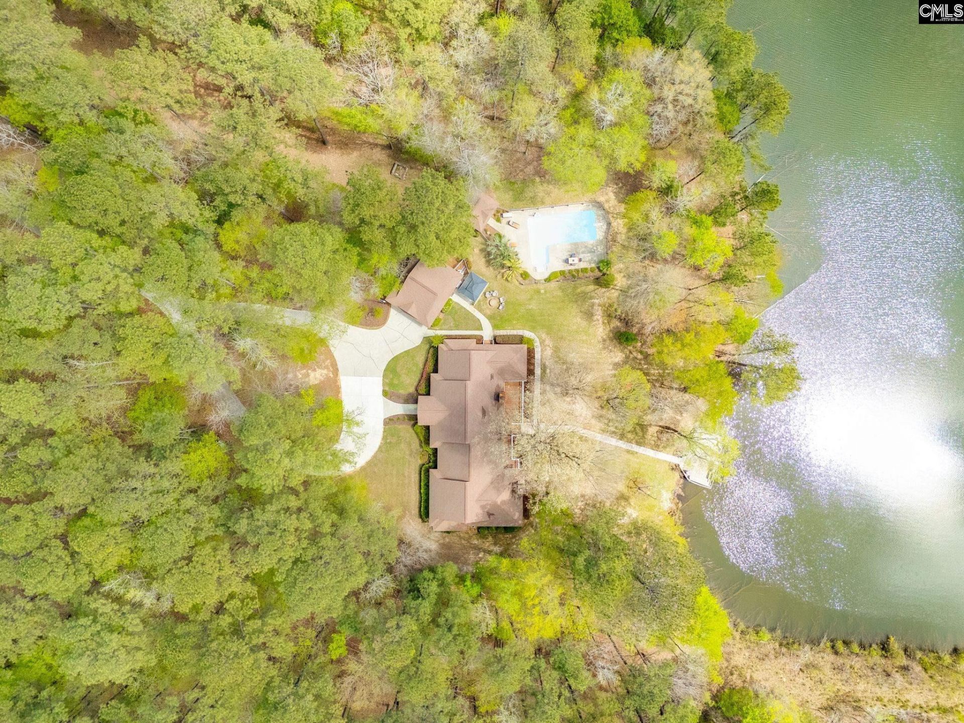 325 Derrick Lane Photo 17