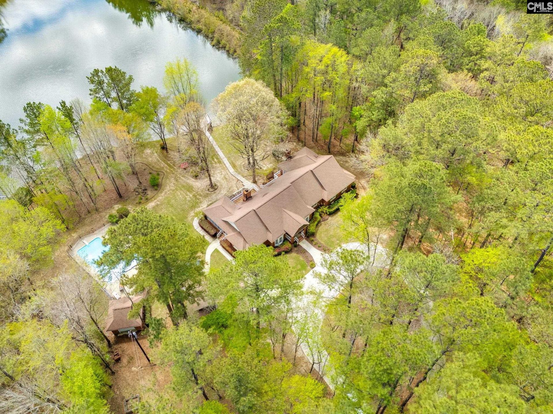 325 Derrick Lane Photo 20