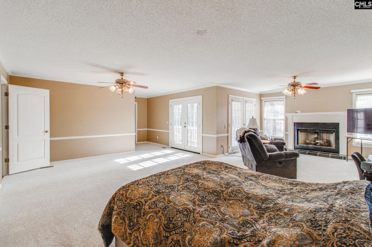 325 Derrick Lane  Photo 22