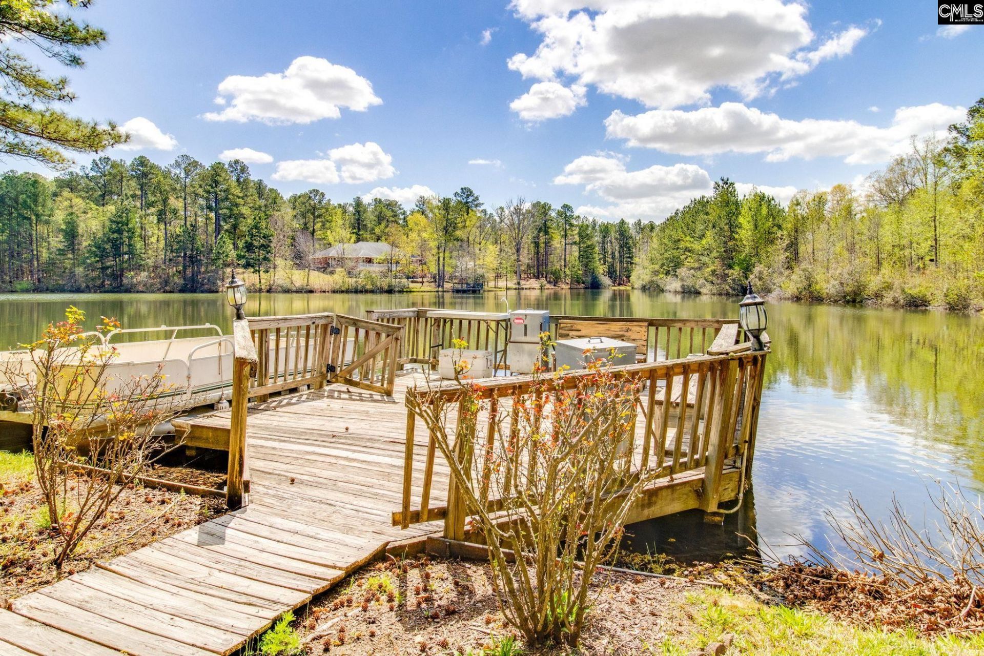 325 Derrick Lane Photo 22