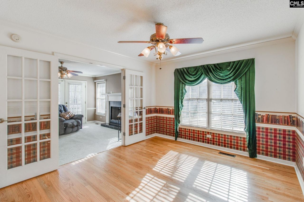 325 Derrick Lane  Photo 25