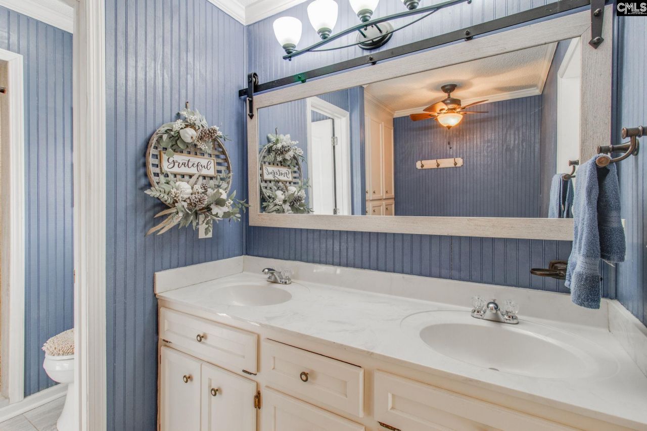 325 Derrick Lane  Photo 27