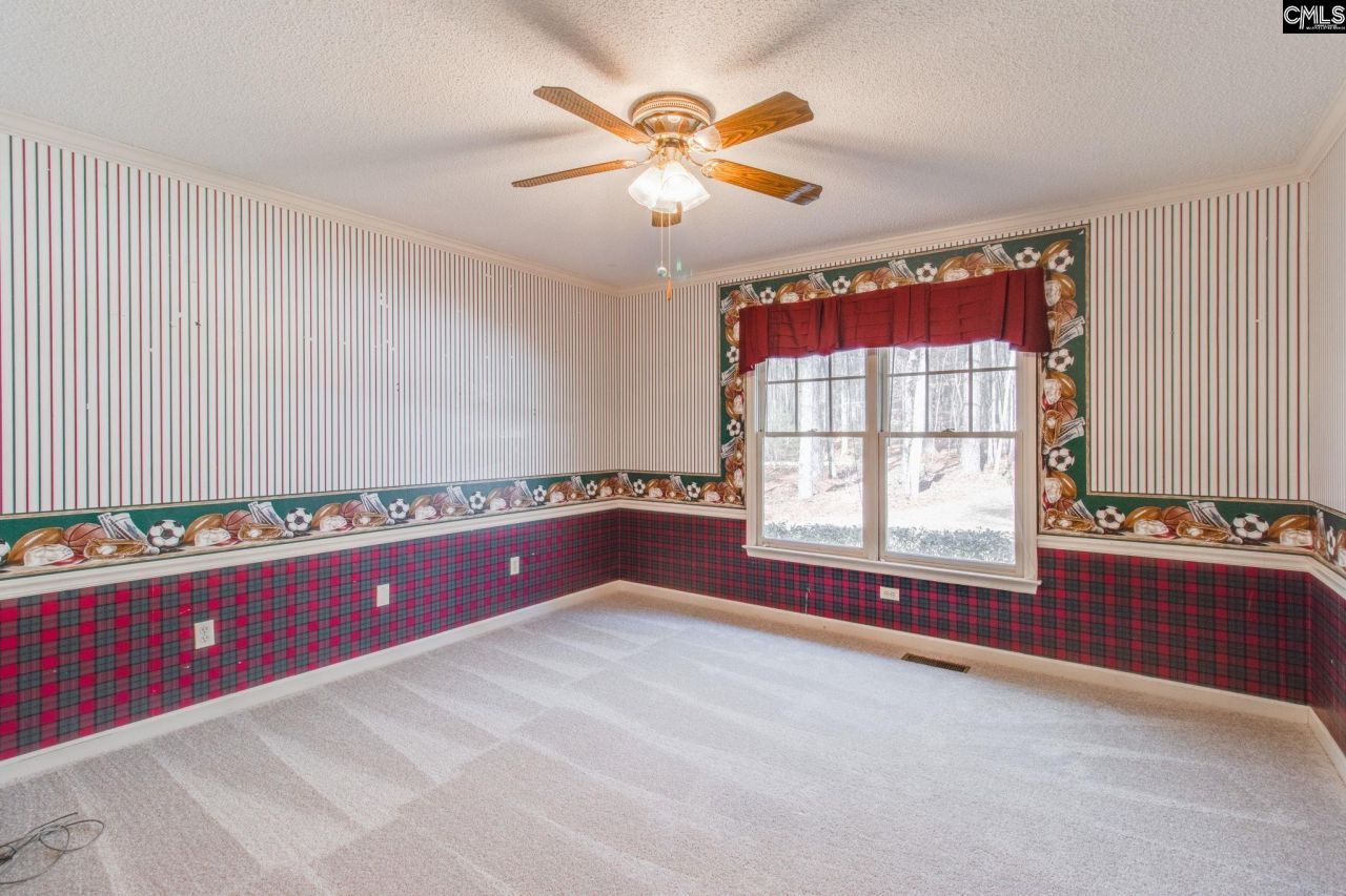 325 Derrick Lane  Photo 32