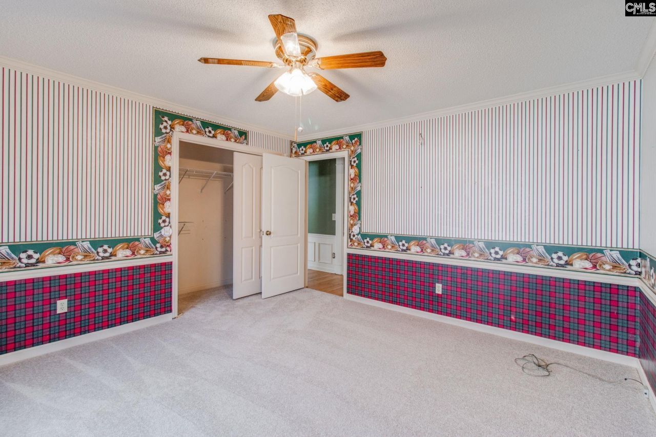 325 Derrick Lane  Photo 33