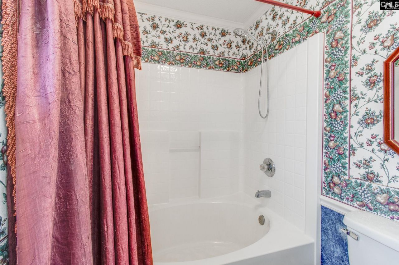 325 Derrick Lane  Photo 35