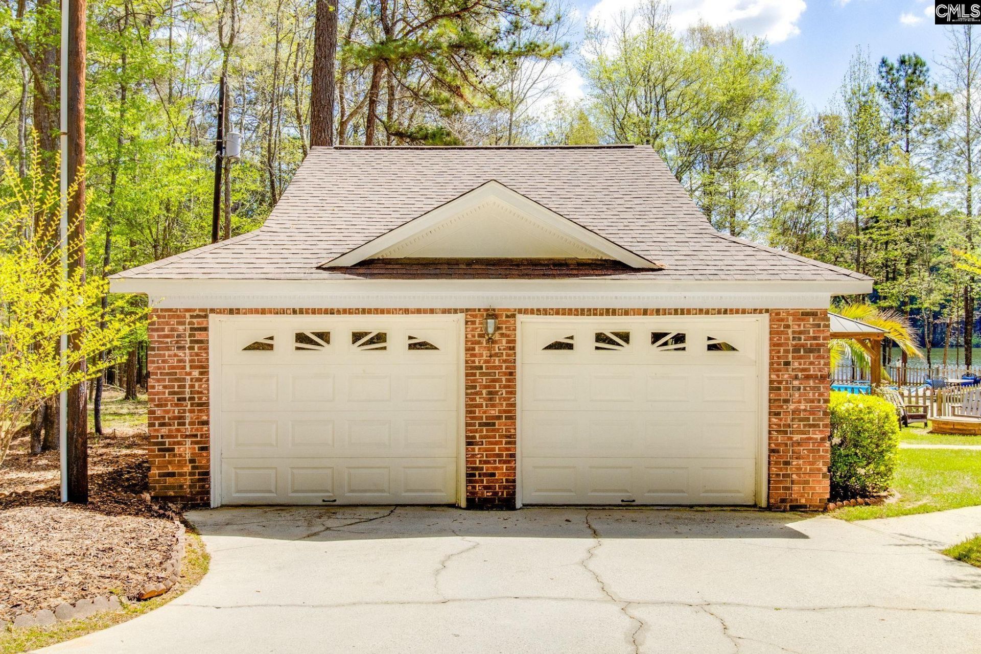 325 Derrick Lane Photo 35