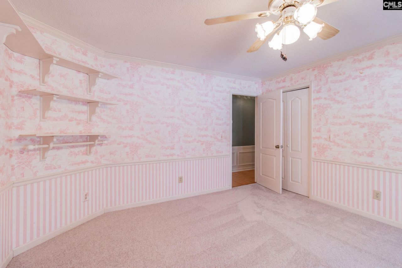 325 Derrick Lane  Photo 37