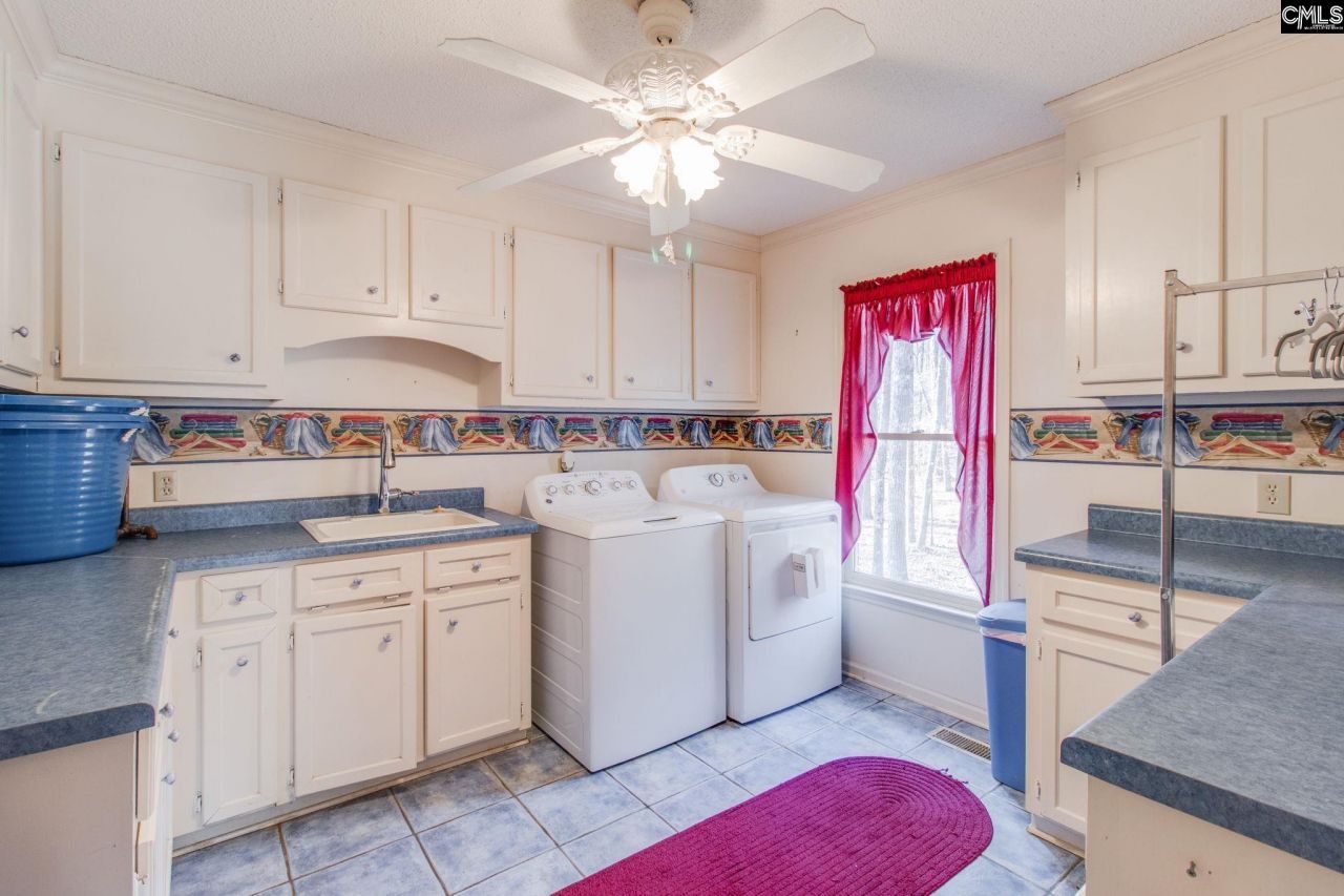 325 Derrick Lane  Photo 38