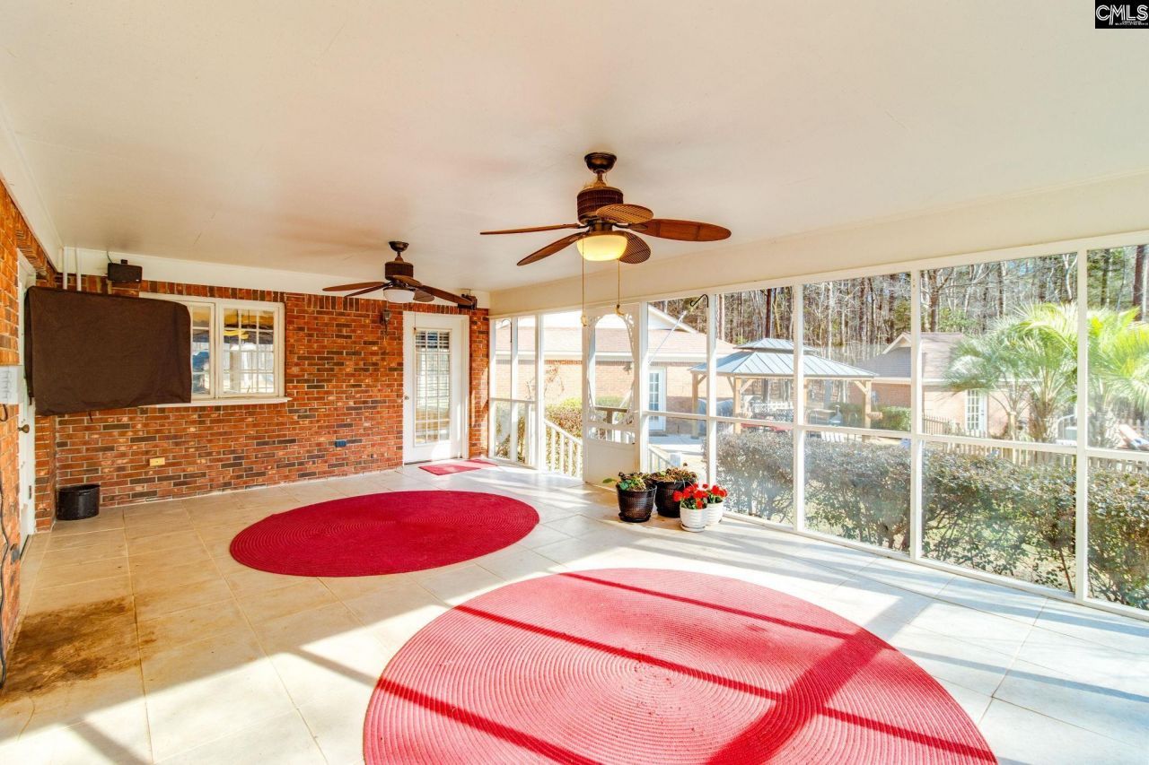 325 Derrick Lane  Photo 40