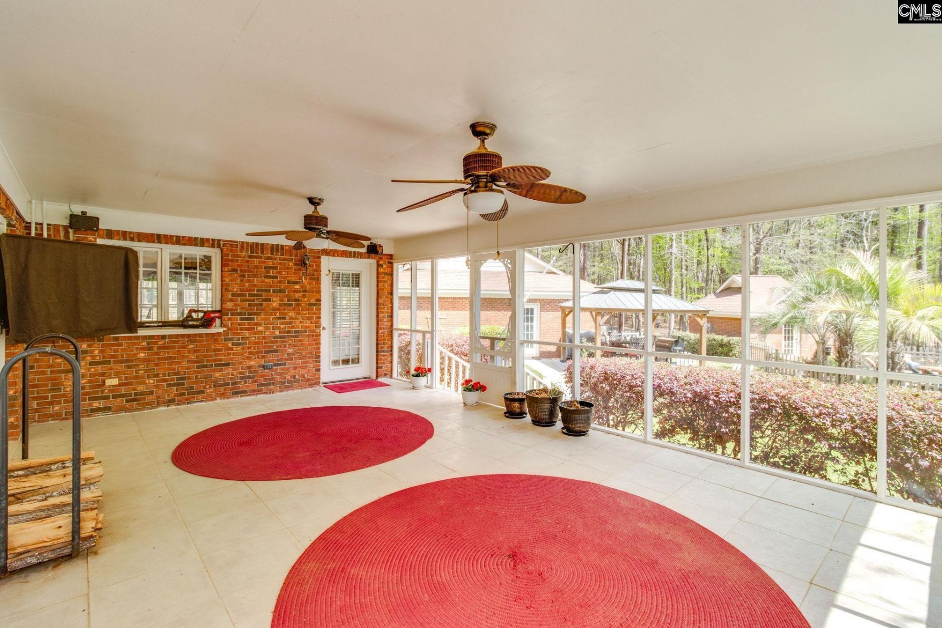 325 Derrick Lane Photo 40