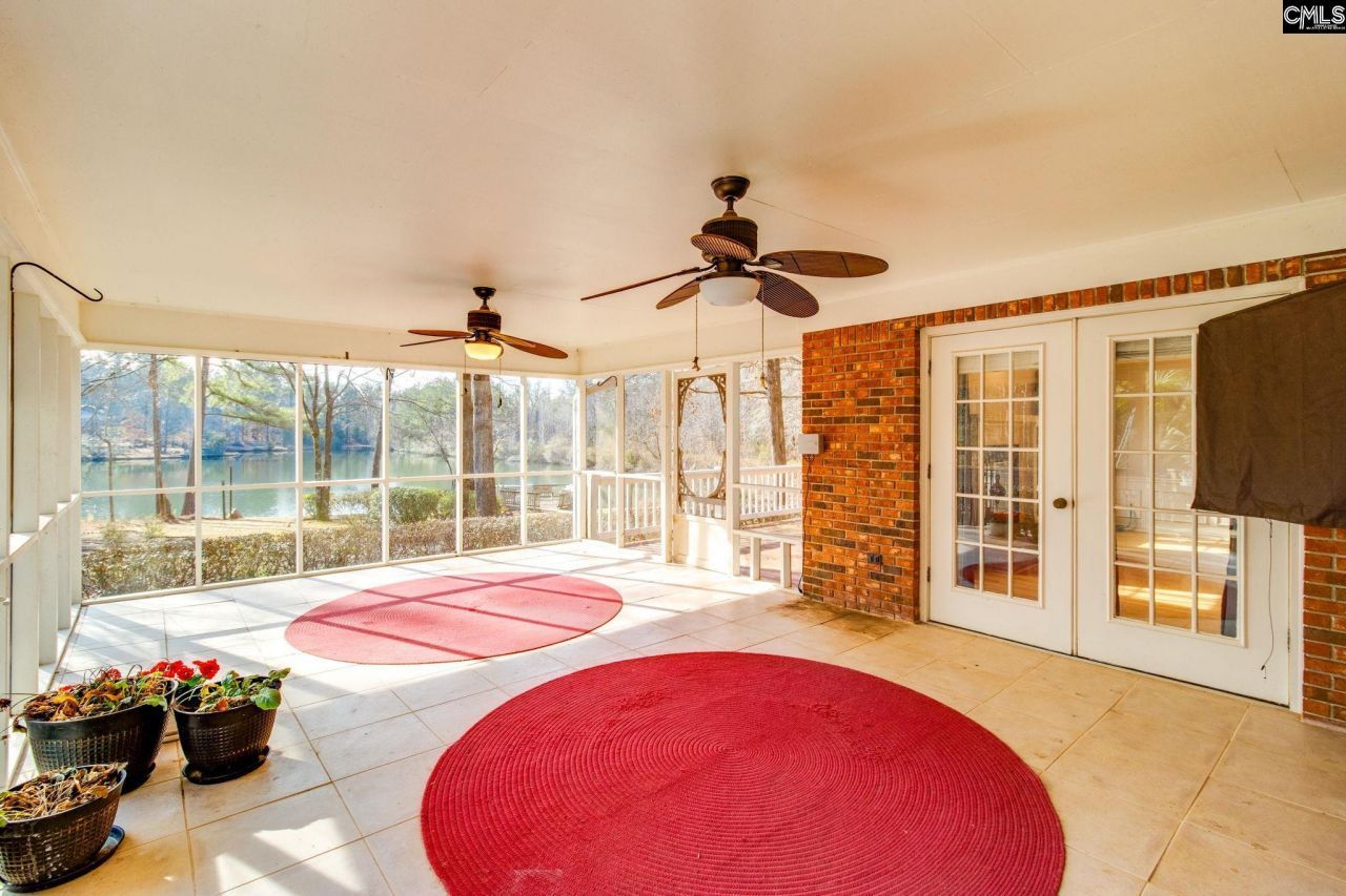 325 Derrick Lane  Photo 41