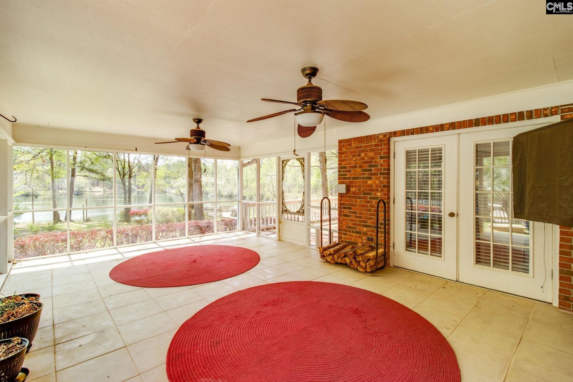 325 Derrick Lane Photo 41