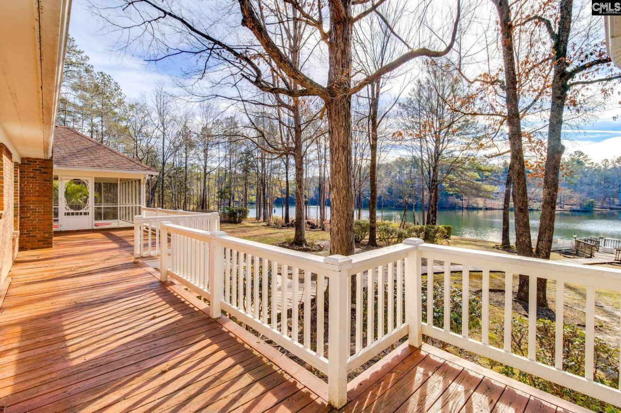 325 Derrick Lane  Photo 42