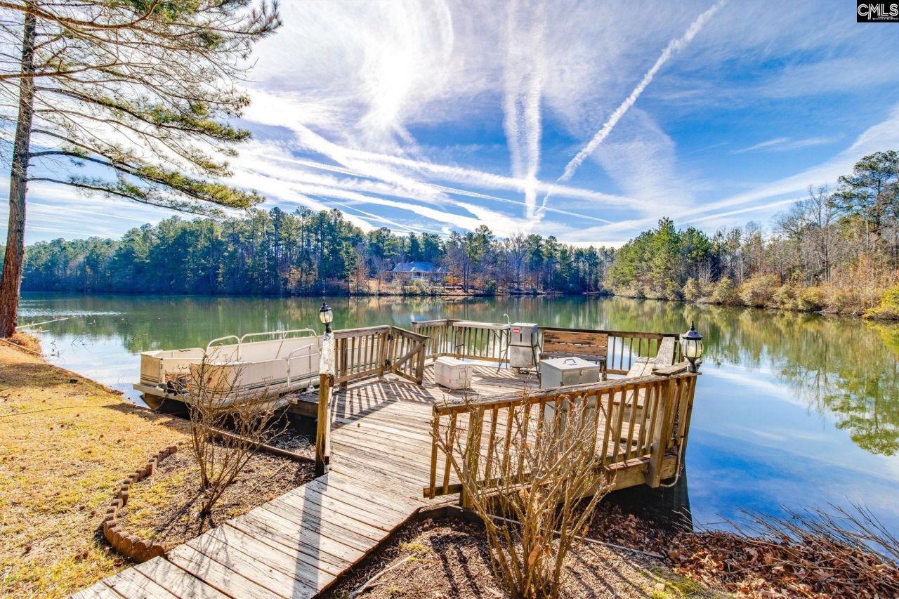 325 Derrick Lane  Photo 7