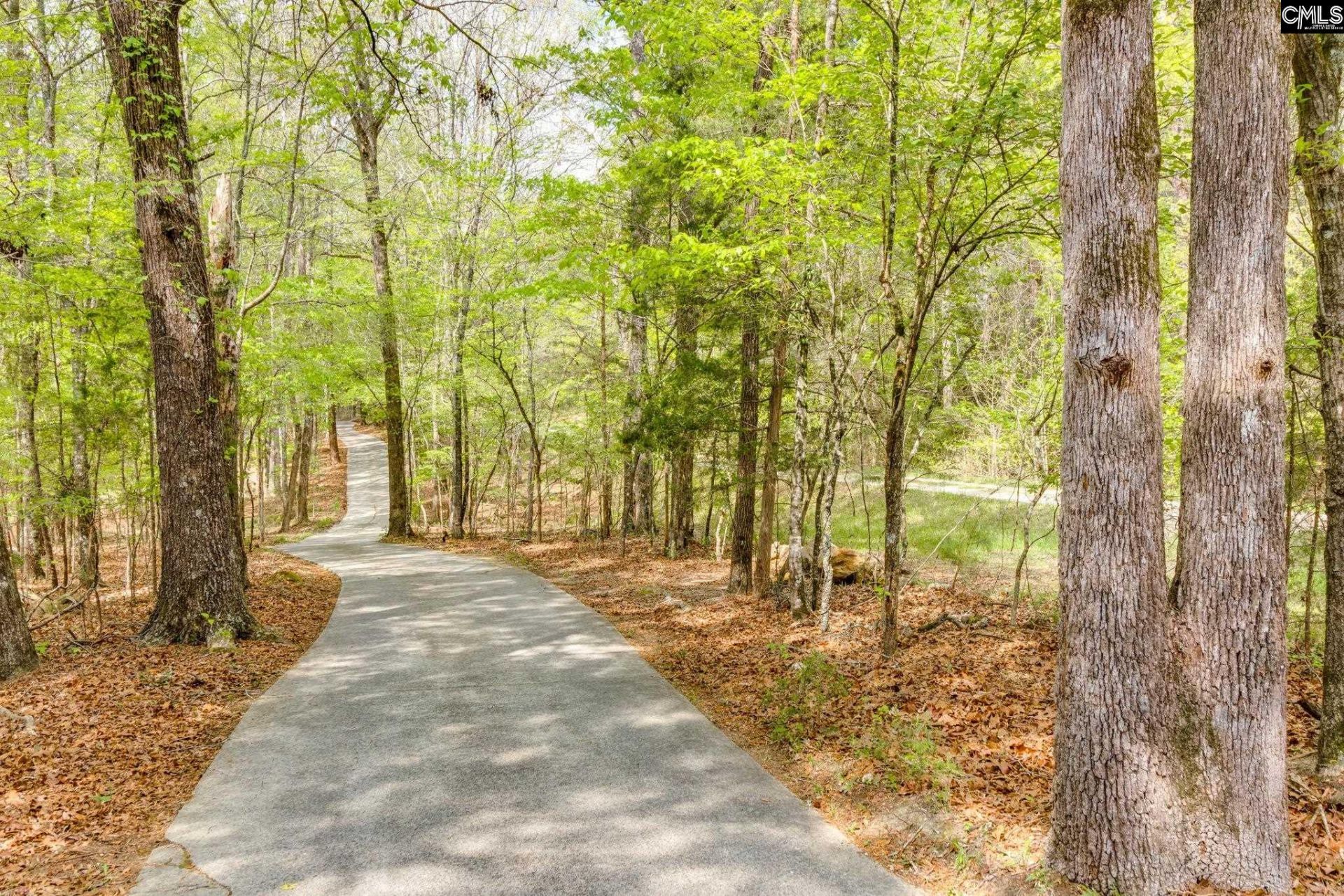 325 Derrick Lane Photo 7