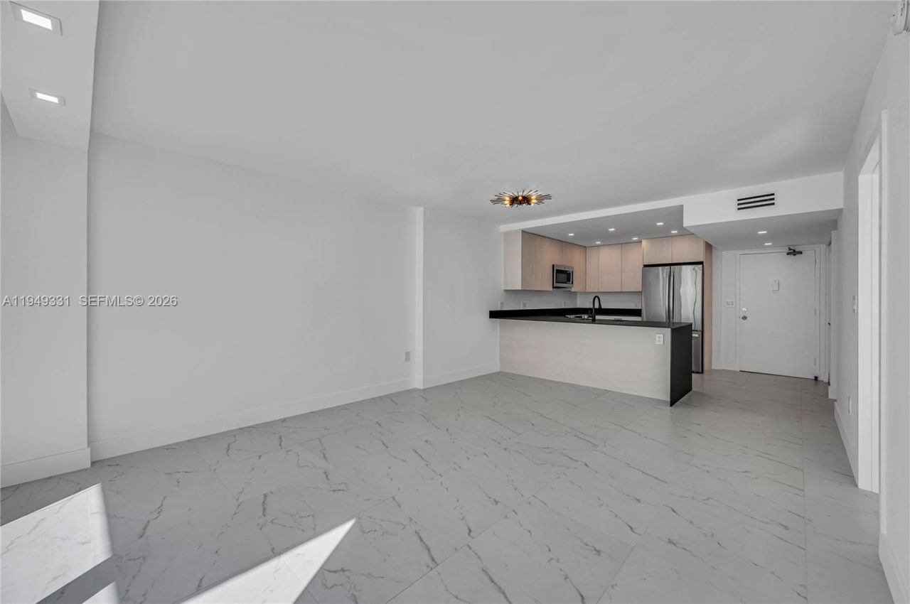 345 Ocean Dr, Unit 508, Miami Beach, FL 33139 Photo