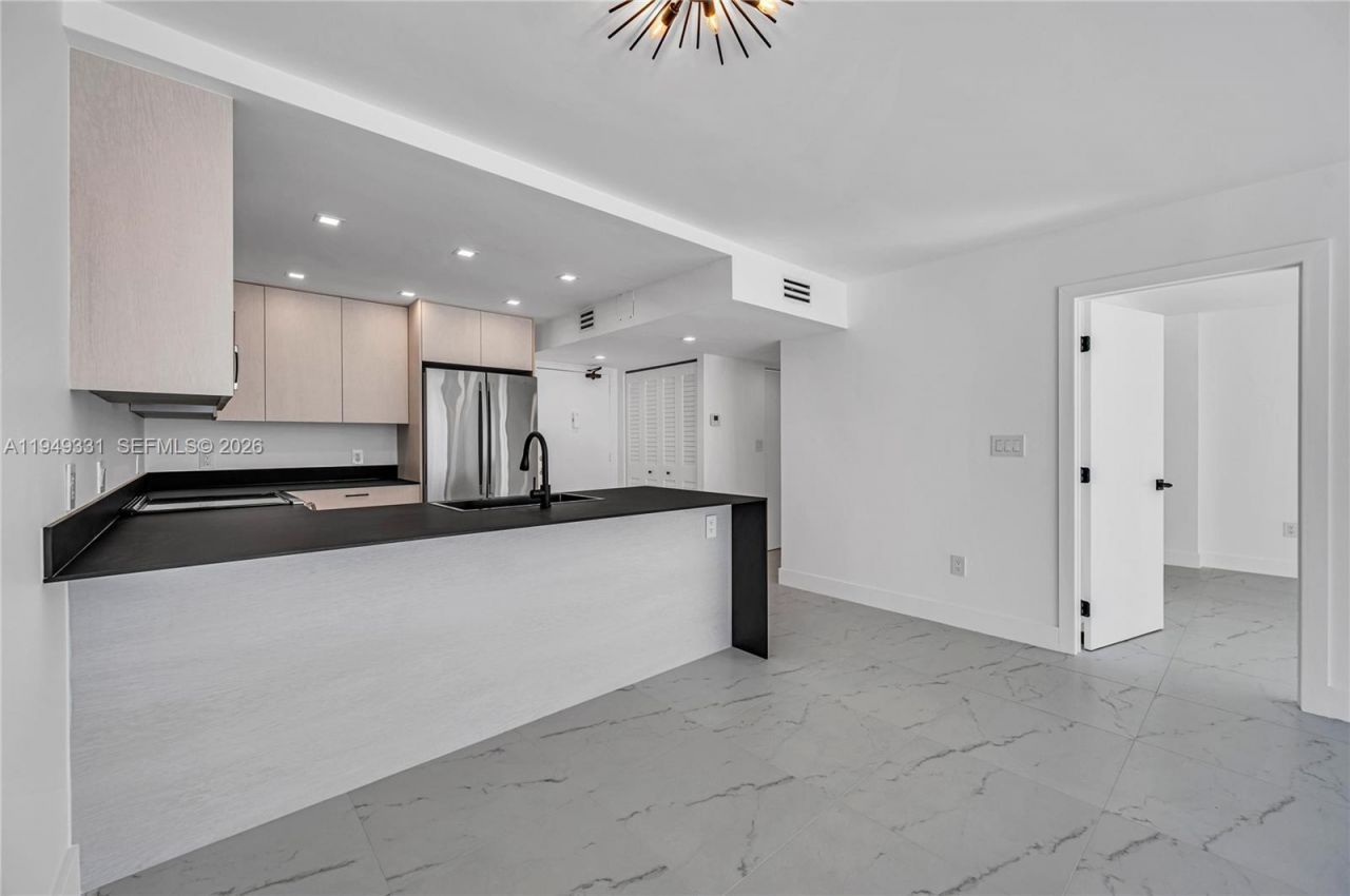 345 Ocean Dr, Unit 508, Miami Beach, FL 33139 Photo