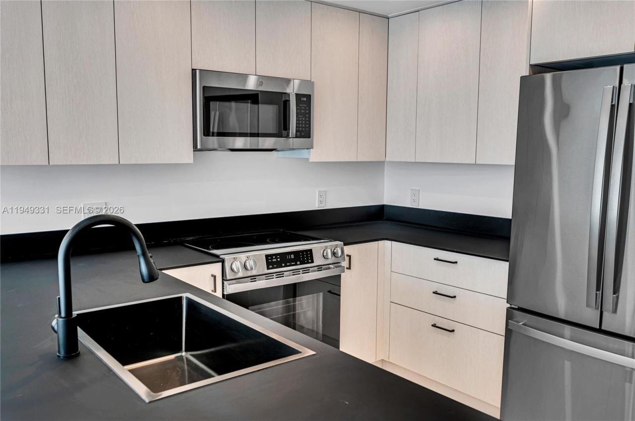 345 Ocean Dr, Unit 508, Miami Beach, FL 33139 Photo