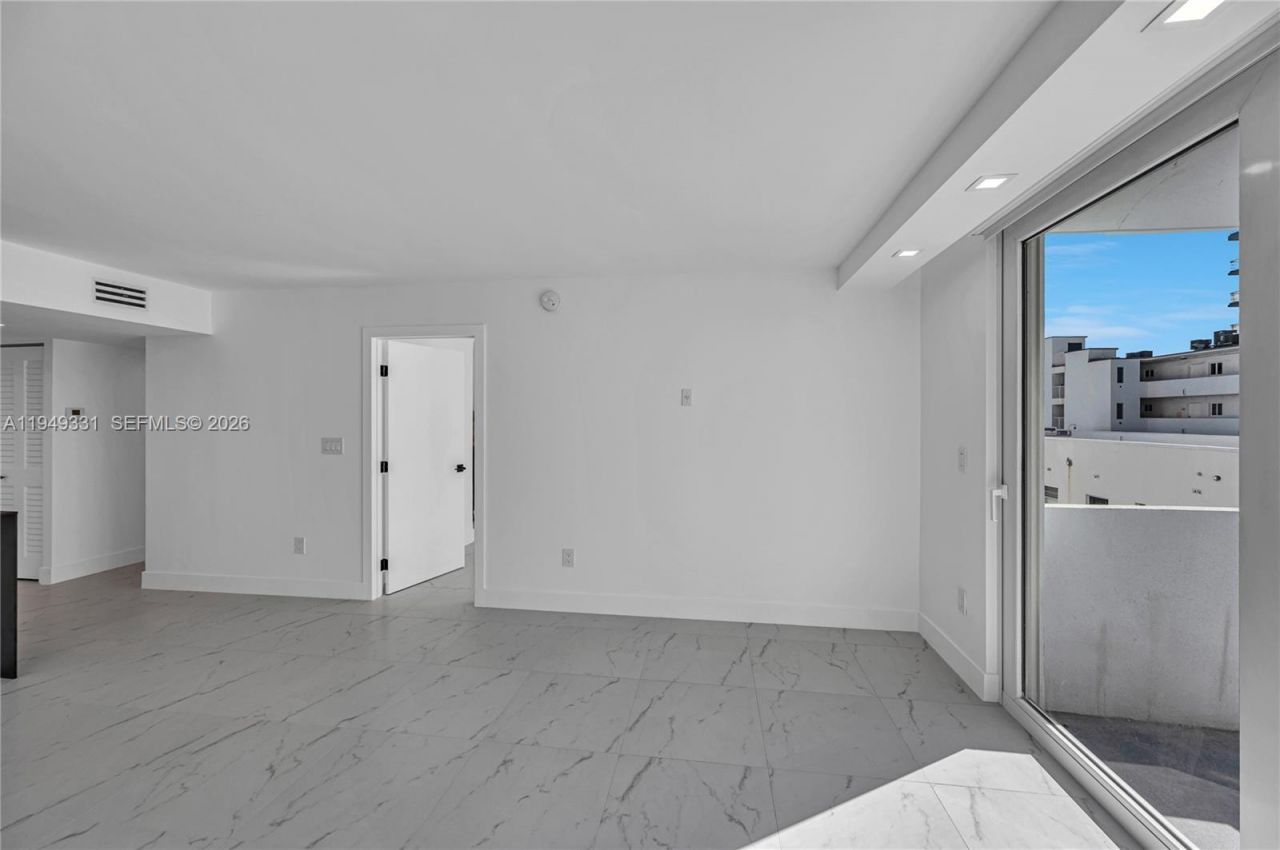 345 Ocean Dr, Unit 508, Miami Beach, FL 33139 Photo