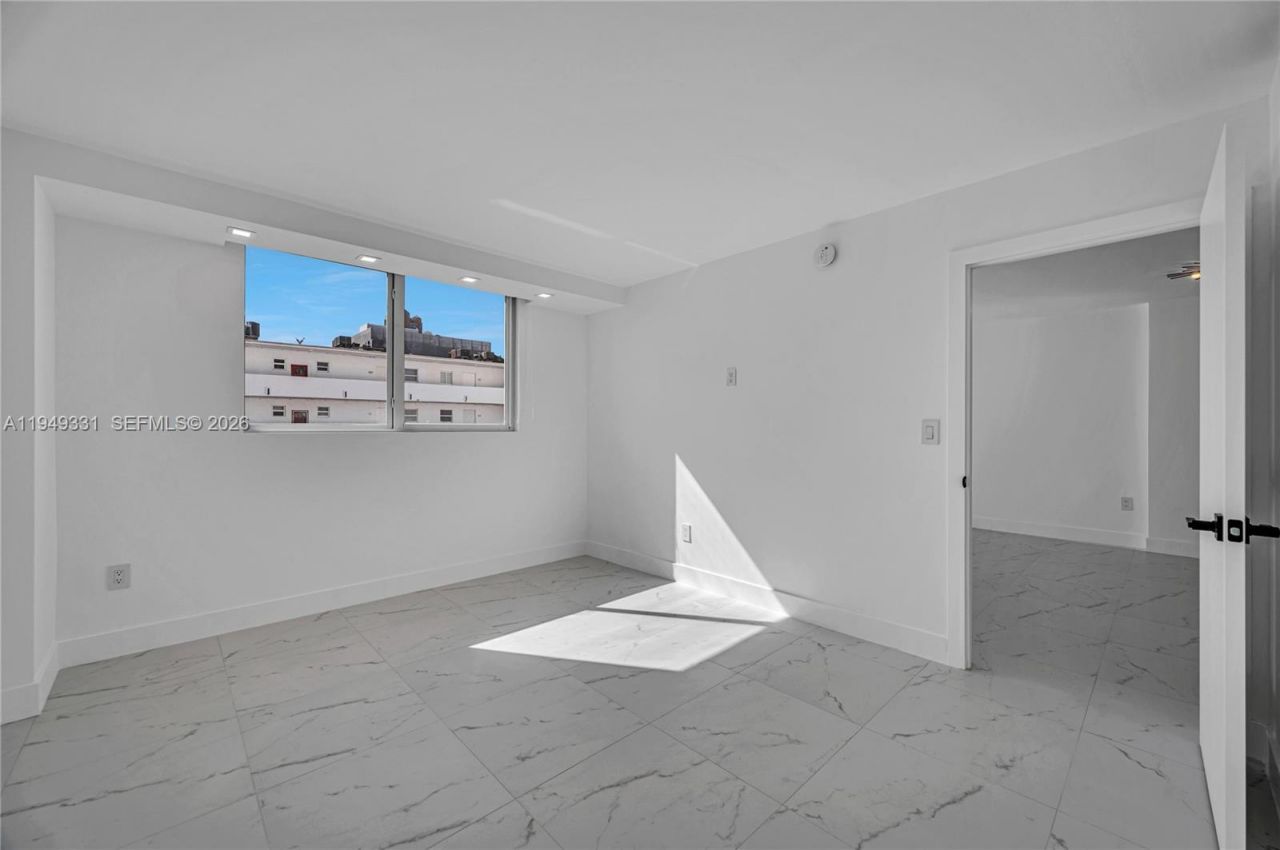 345 Ocean Dr, Unit 508, Miami Beach, FL 33139 Photo