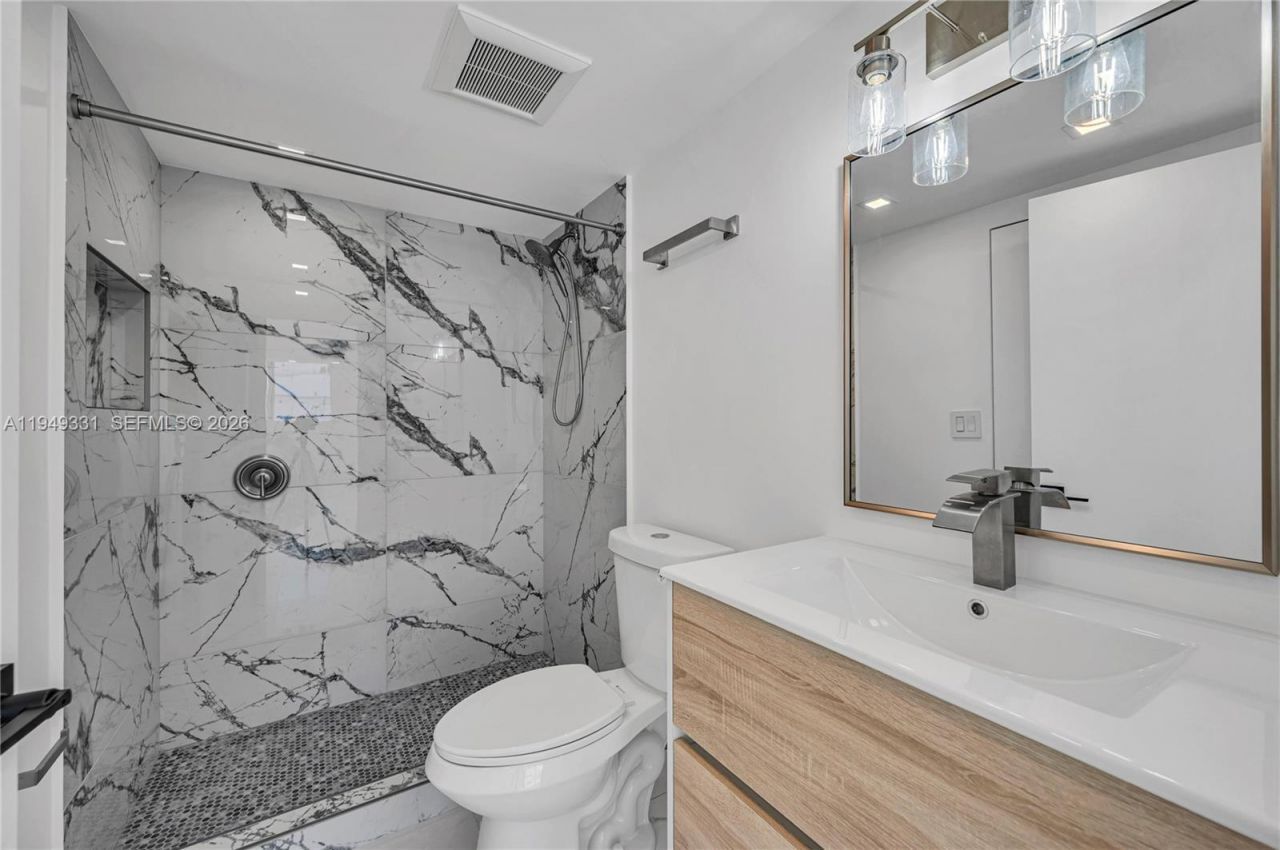 345 Ocean Dr, Unit 508, Miami Beach, FL 33139 Photo