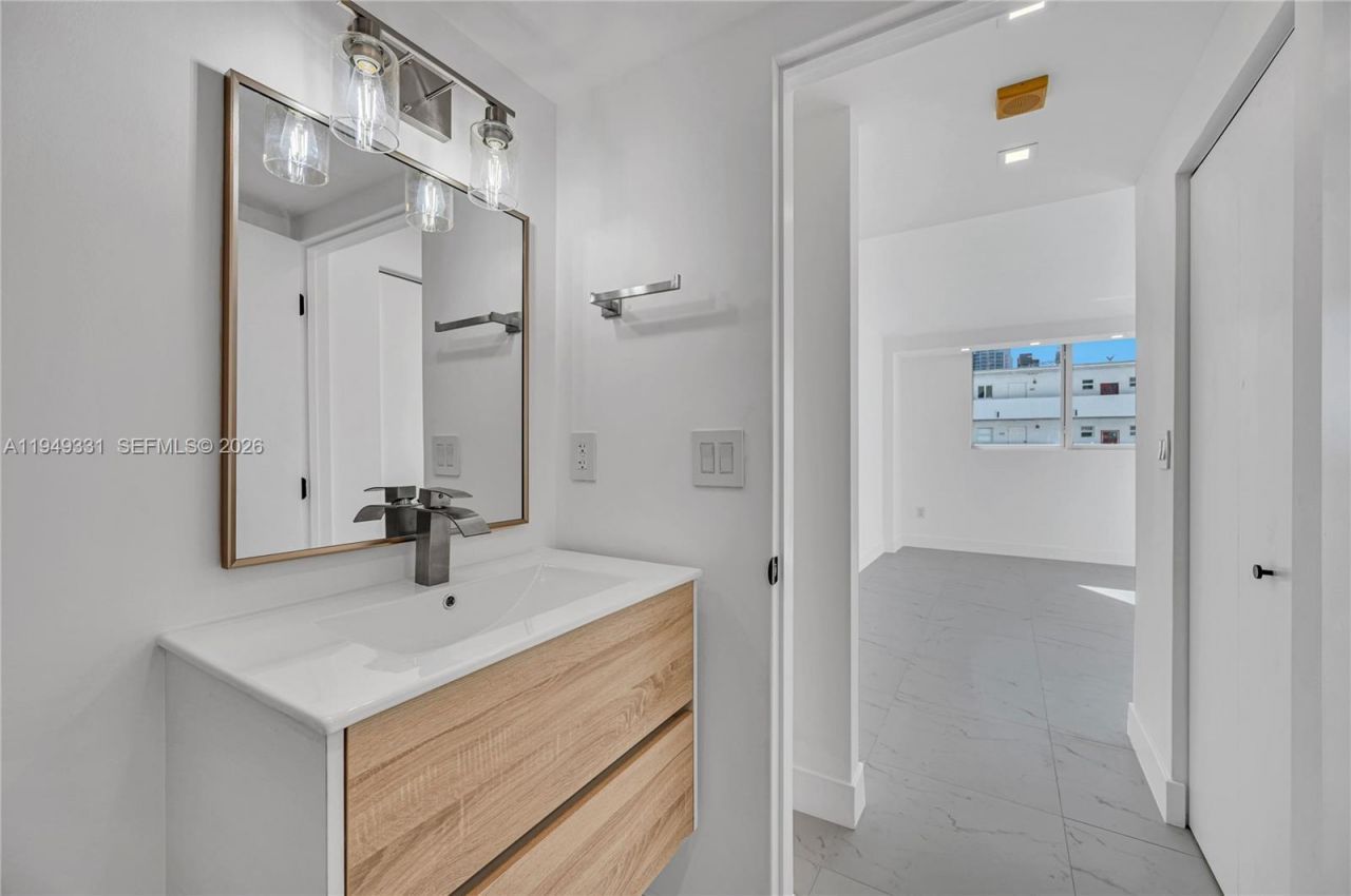 345 Ocean Dr, Unit 508, Miami Beach, FL 33139 Photo