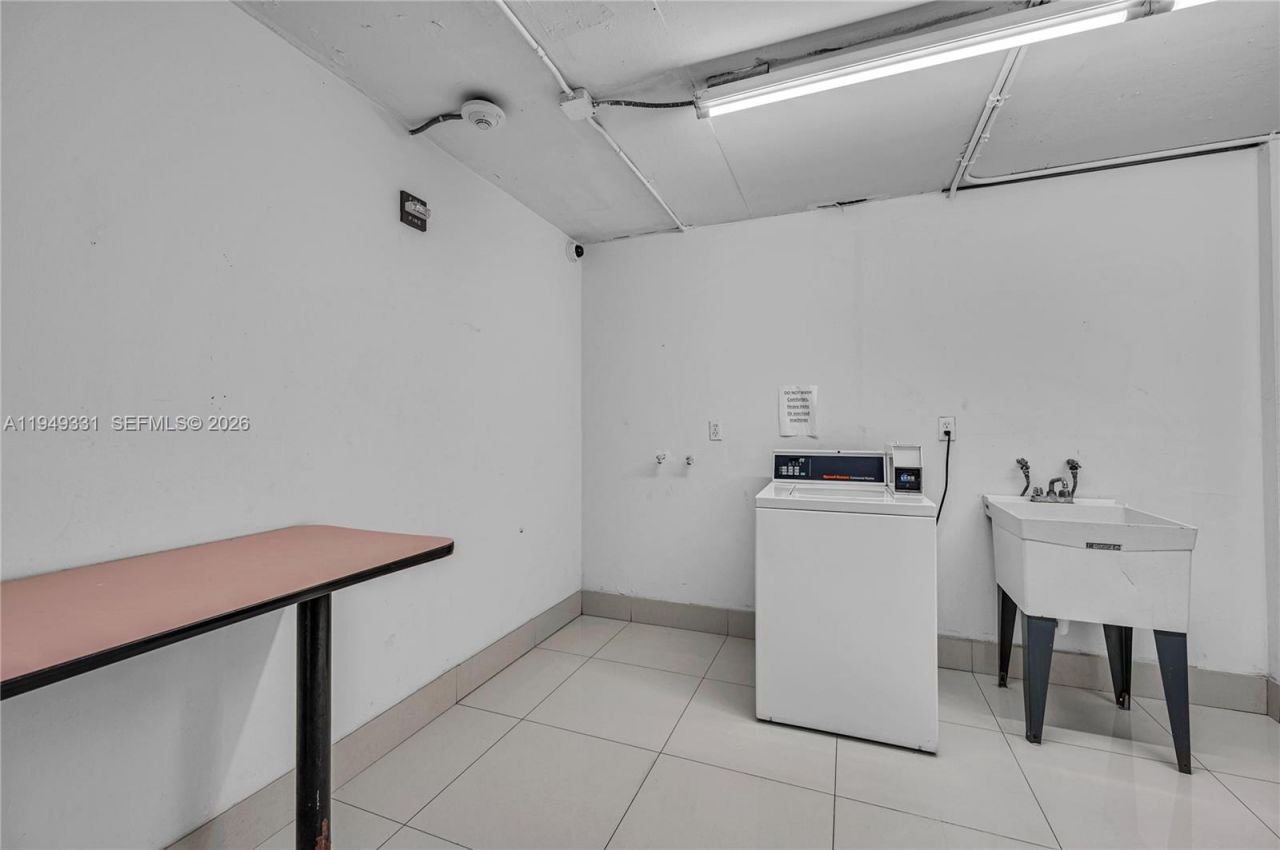 345 Ocean Dr, Unit 508, Miami Beach, FL 33139 Photo