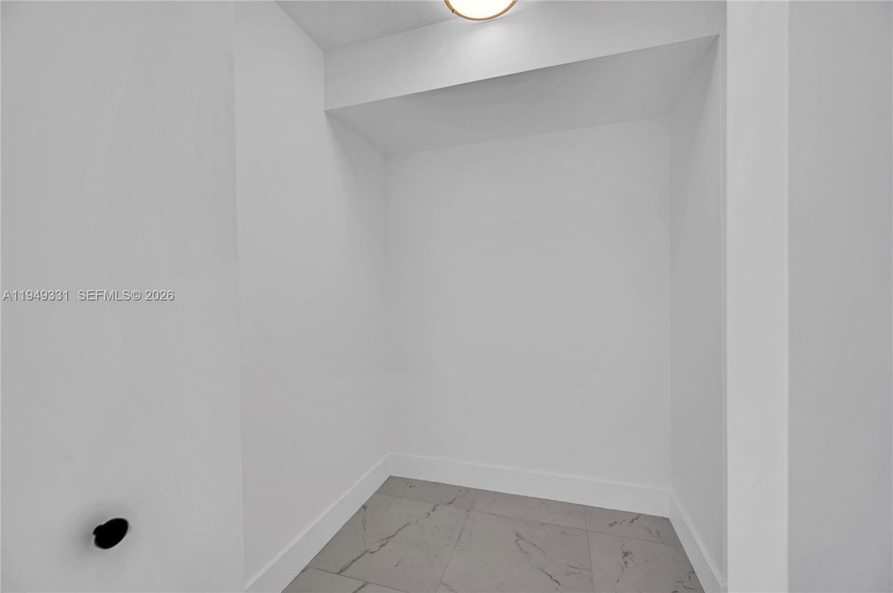 345 Ocean Dr, Unit 508, Miami Beach, FL 33139 Photo