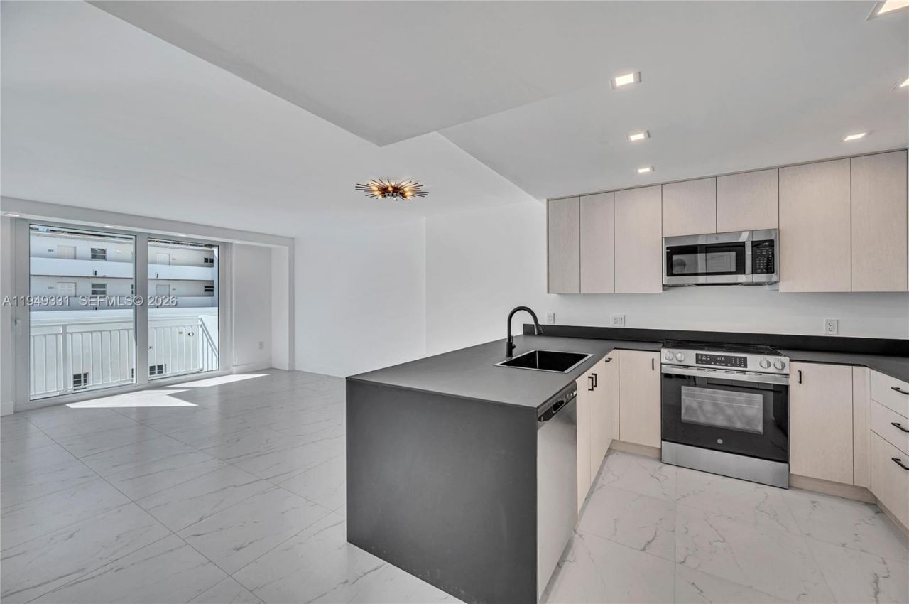 345 Ocean Dr, Unit 508, Miami Beach, FL 33139 Photo
